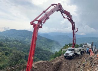 Repara SCOP, socavón en El Palmar, municipio de Charo