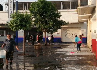 Limpian zona de vendedores ambulantes en Villas del Pedregal