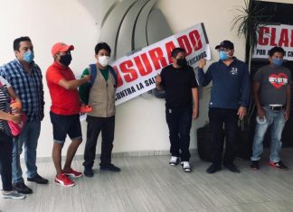 Civiles clausuran anuncios de Tv Azteca en Oaxaca