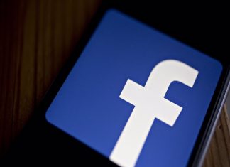 Critican efecto de Facebook en política