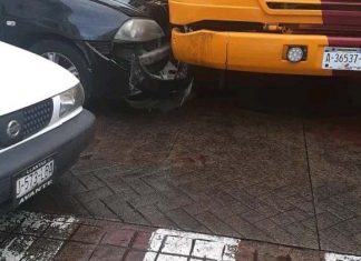 Camión de la ruta industrial y un automóvil particular chocaron en pleno Centro Histórico