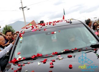 AMLO no se detiene a atender ni las «bendiciones» de sus seguidores