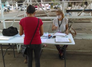 Entrega Gobierno del Estado créditos a mujeres de Apatzingán