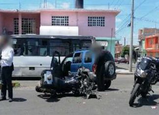 Agente de la Policía Municipal y camioneta particular chocan en Av. Pedregal
