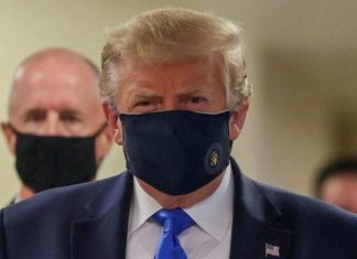 Trump usa cubrebocas por primera vez