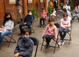 Entrega Secum libros e instrumentos en Tingambato