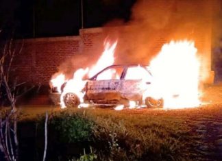 Localizan 4 asesinados y un vehículo quemado, en carretera de Cuitzeo