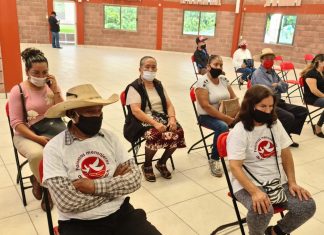 Informa Semigrantes a habitantes de Jungapeo sobre reactivación de Palomas Mensajeras