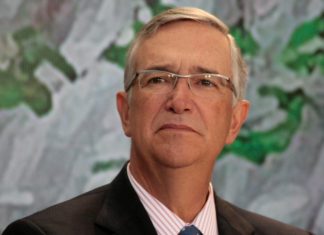 SAT revisa casos contra Grupo Salinas