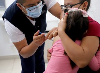 Mantienen vacunación contra influenza