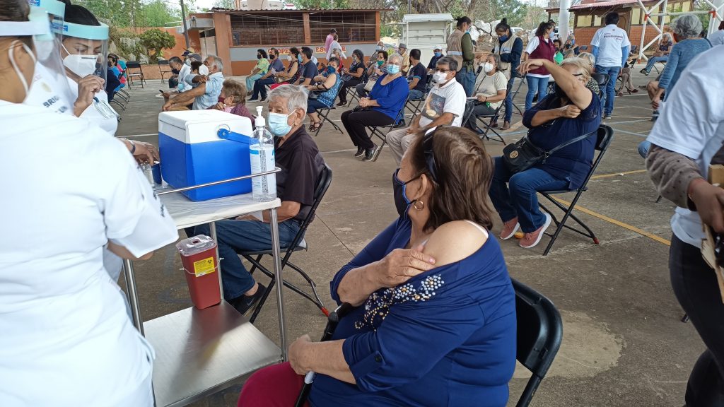 vacunación covid-19 adultos mayores