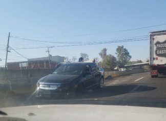 Conductor se impacta contra muro de contención y resulta ileso