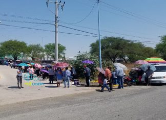 Personas de la tercera edad esperan la llegada de vacuna Vs Covid-19 a Cuitzeo