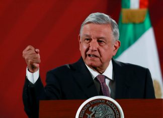 AMLO critica a gobernador de Banxico por compra de plantas chatarra
