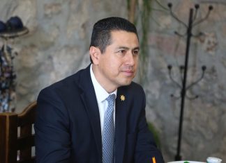 Un total de 15 vehículos quemados, fue el saldo que resultó en la ola de violencia la tarde de ayer en # Michoacán