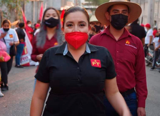 Balean vehículo de candidata del PT en Cuitzeo