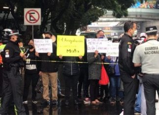 Padres de niños con cáncer se manifiestan para exigir medicamentos