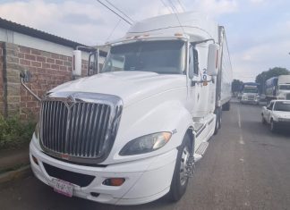 Fiscalía General recupera camión de carga y aguacate, en Uruapan