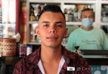 Músico moreliano se la verá difícil para alimentar a su hija tras prohibición de eventos