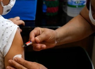 Vacuna de Pfizer para niños podría estar disponible en octubre, las pruebas han sido favorables en infantes de 5 a 11 años de edad