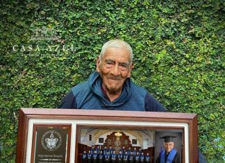 Don Felipe a sus 84 años se gradúa como Ingeniero en Procesos y Gestión Industrial