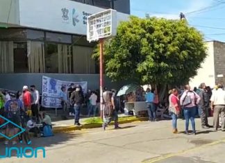 Maestros de la CNTE mantienen bloqueo en la avenida Lázaro Cárdenas