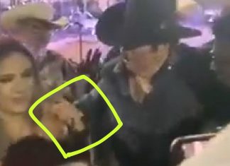 El «Rey de Mil Coronas» le tocó un seno a una fan que le pidió una fotografía