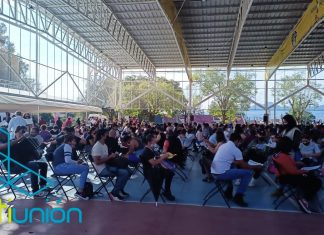 En el Venustiano aún hay 3 mil dosis de Aztrazeneca, la fila avanza rápido