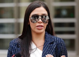 Condenan a Emma Coronel esposa del «Chapo» a 36 meses de prisión.