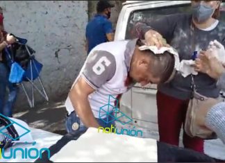 Riña en la fila del Venus, un hombre se quiso meter a la fila y todo terminó en golpes