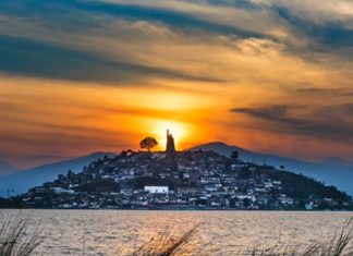 En vivo desde Janitzio: La noche más emblemática de la isla sin turistas
