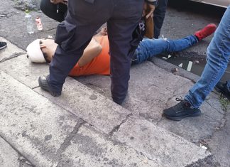 Motocicleta lesionado espera más de 2 horas para una ambulancia