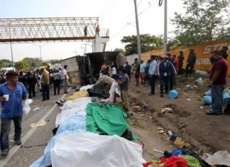 Mueren 49 migrantes centroamericanos en tras volcadura de tráiler