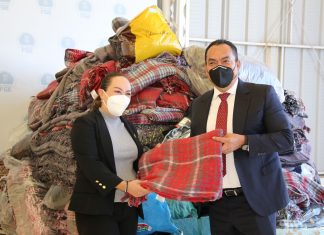 Entrega Adrián López Solís, mil 600 cobijas al DIF Estatal