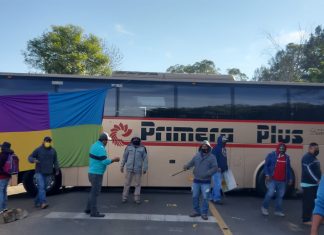 Consejo Indígena bloquea 5 carreteras en Michoacán exigen justicia social.