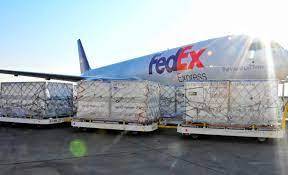 Más de 2.7 millones de vacunas de refuerzo para maestros arriban a territorio mexicano