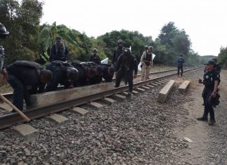 En #Caltzontzin elementos de la Policía #Michoacán lograron liberar las vías del tren luego de las movilizaciones del magisterio y normalistas