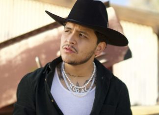 No todo es malo para Christian Nodal, firma con nueva disquera