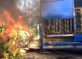 #Normalistas incendian dos camiones de empresas refresqueras afuera de la #ENEF en la Tenencia Morelos