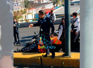 Motociclista de la Policía Morelia se accidenta sobre el puente de Madero Poniente