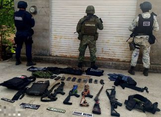 En operativo interinstitucional, se decomisaron 5 armas largas, equipo táctico y vehículos en Uruapan