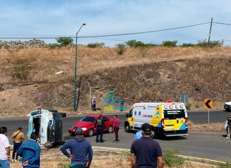 Patrulla de la FGE protagoniza un choque en la carretera al Recinto Ferial