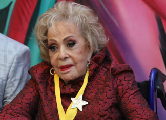 «Ay no que pecado ya mi tía no está para esos trotes», critican a Silvia Pinal por aparecer nuevamente en teatro