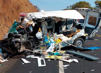 Ambulancia hace carambola en la autopista siglo XXI, los paramédicos quedan lesionados