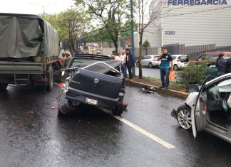 Al menos dos personas lesionadas dejo un choque vehicular donde esta involucrada una unidad militar