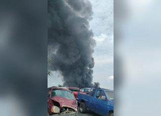 Mas de 100 carros se incendian en un corralón en Apatzingán