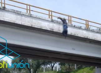 #Cuitzeo Colgado de los pies dejan el cuerpo de un hombre en un puente de la autopista occidente