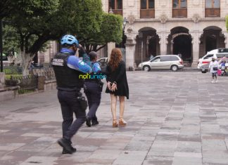 Tres personas se drogaban a un costado de la Catedral de Morelia y la policía los detiene