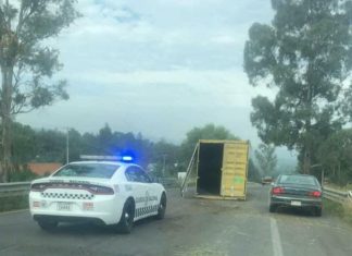 Contenedor sale volando de un tráiler que lo transportaba en la Morelia – Pátzcuaro