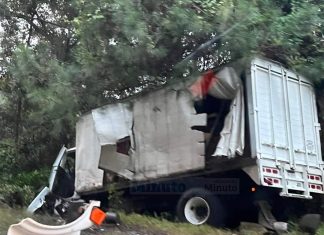 Choque de dos camiones deja un muerto y dos heridos esta madrugada